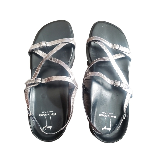 THIERRY Rabotin Wave Sandals - Picture 2 of 14